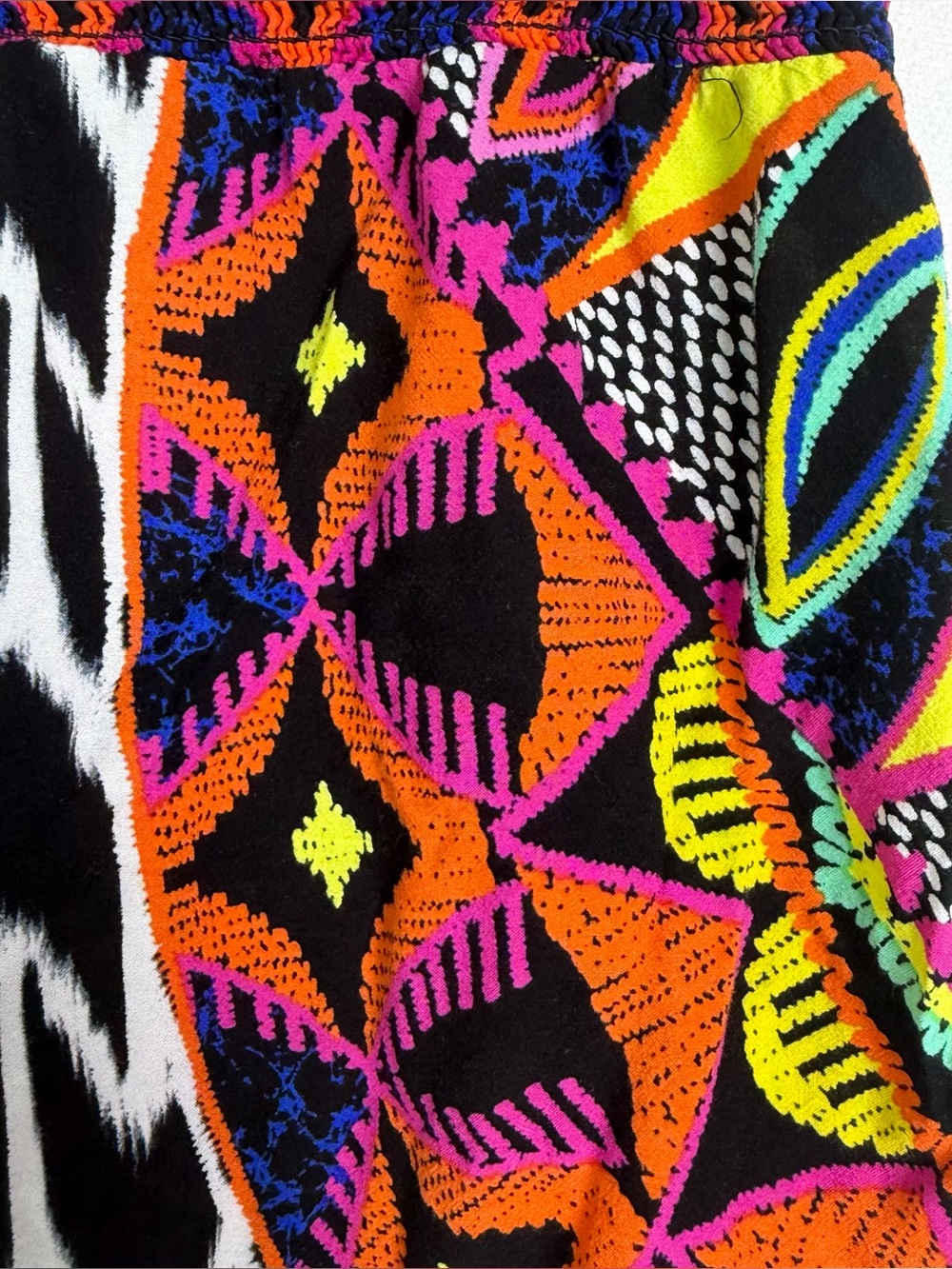 Trina Turk Women’s Sz S Boho Geometric Print Pom Pom Tassel Festival Shorts - Picture 9 of 10